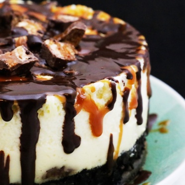 Snickers Caramel Chocolate Oreo Cheesecake