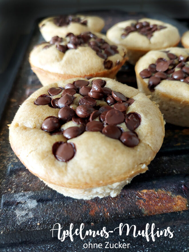 saftige Apfelmus-Muffins ohne Zucker mit Schokotropfen - Grafikdesign ...